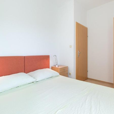Apartment Cvijic Beige Punat Bagian luar foto