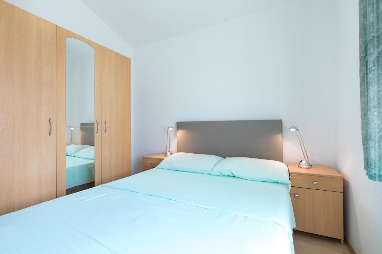 Apartment Cvijic Beige Punat Bagian luar foto
