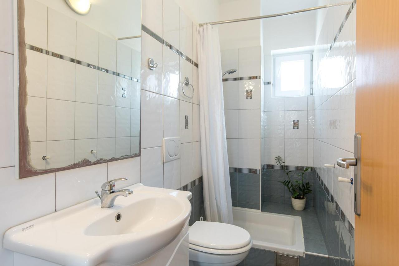 Apartment Cvijic Beige Punat Bagian luar foto